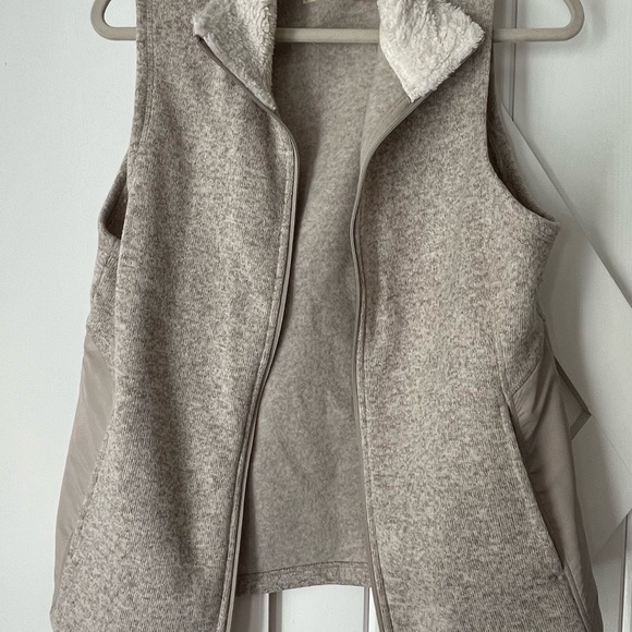 Faded Glory Women's Light Gray Sherpa Collar Vest - Picture 5 of 6